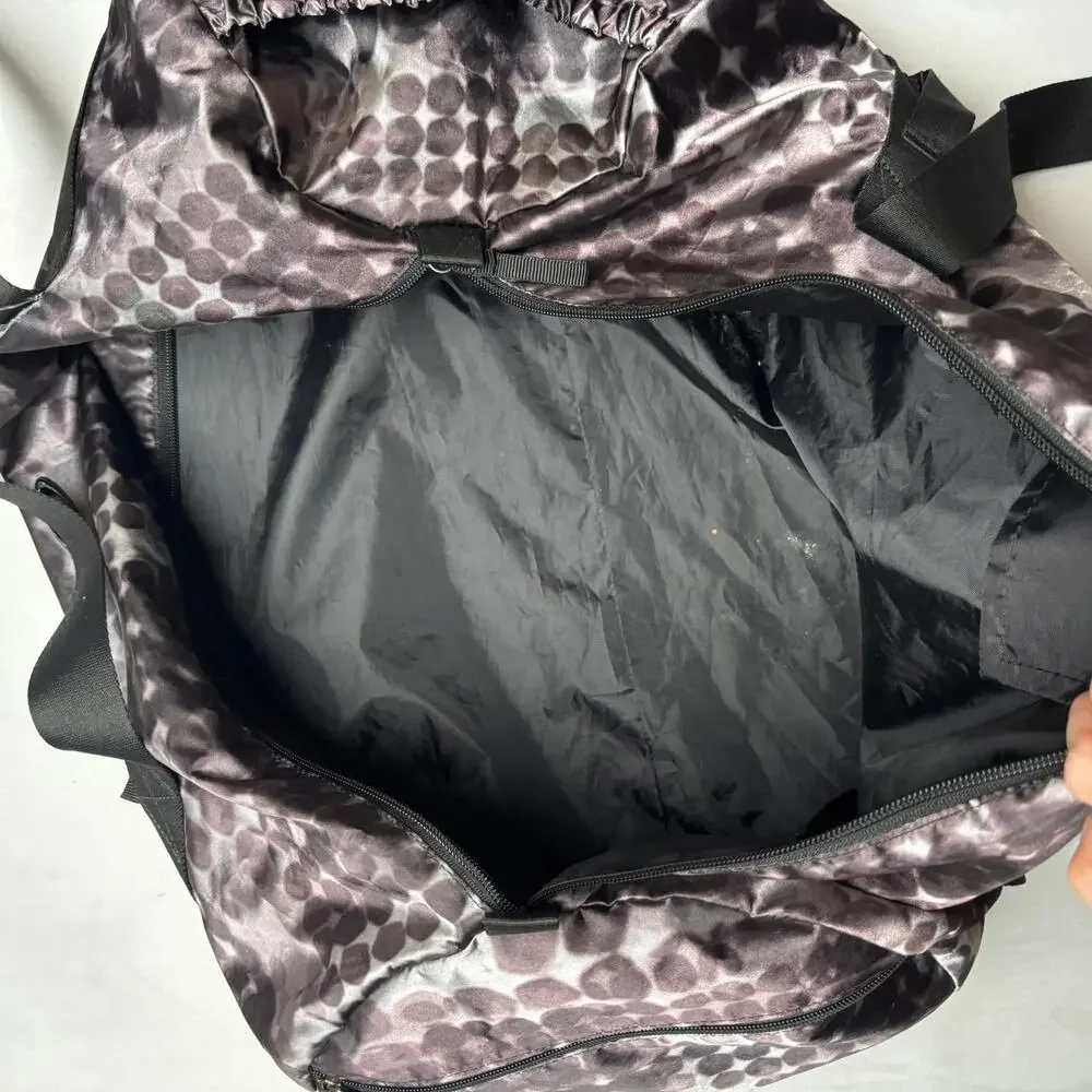 Oakley Gym Duffle Carry On Bag Mens 26x8.5 Geometric Workout Travel Gorpcore